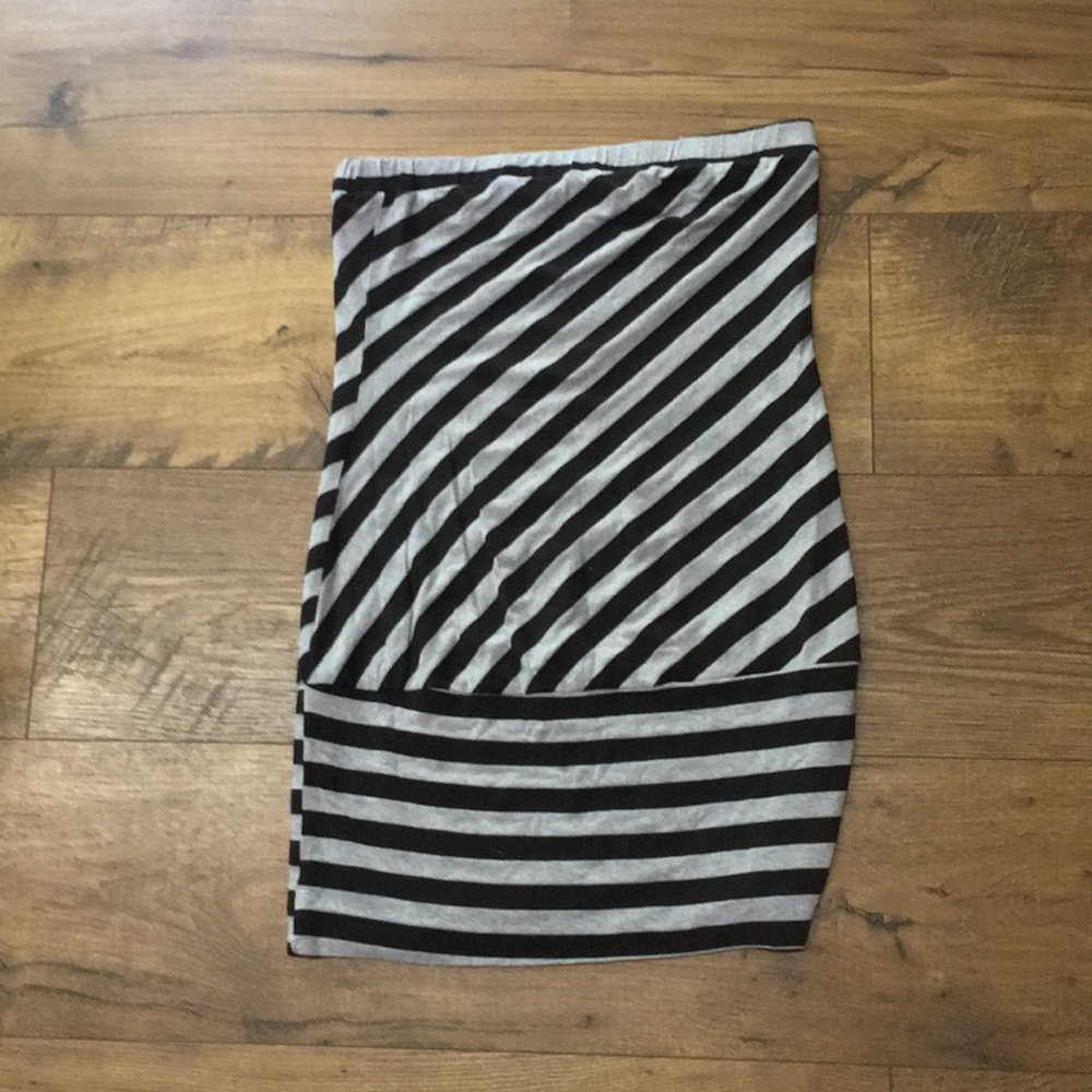 Fang Glam Skirt, Size M, EUC